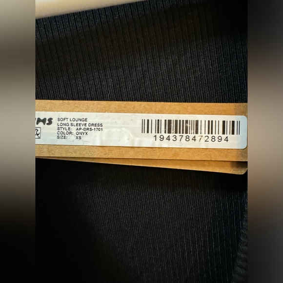 SKIMS SOFT LOUNGE
LONG SLEEVE DRESS - Picture 7 of 13